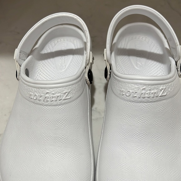 NWOT{nothinZ}Sz L8, JR 6 white Clog - Picture 2 of 8